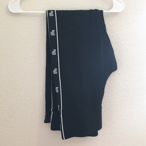 Cute VS Pink black high waisted leggings!